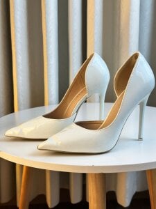 missmegann This is how I walk… straight into your fantasies Pic 3