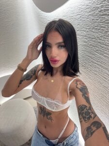 PeytonReeds Sexy casual Pic 3