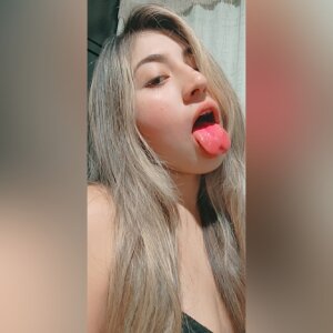 Perfil Modelo Webcam IlonkaUi | Stripchat