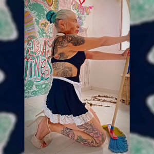 "Time to clean more than just your room… I’ll be your sexy maid for a day" 🔥🧹💦😈 de freyadevil333  4 Imagens