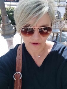Milf-Ella Public Photo 6