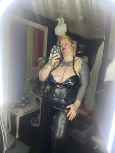 DamagedGoddessX Public 사진 5