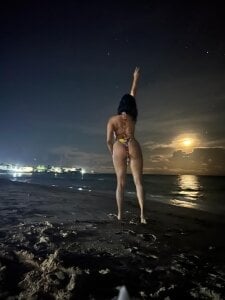 BIGFEETWOMAN99 Public Pic 7