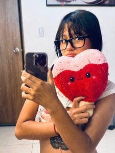 I'm a little slut, come and play with me ❤️😭 de Ivi_Aiko  3 photos