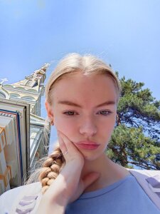 ElaneComiso Public Pic