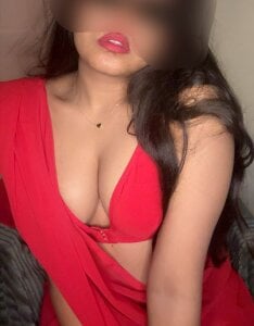 ItsRuby_05 Saree 🥵 Foto 2