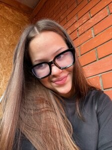 DarlineHendry Cute glasses Pic 3