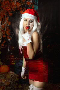 cassiehoward14 trick or treat 🍬😈 Pic