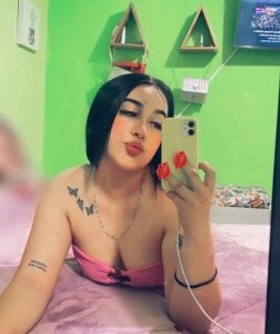 IvySanchez_Pink Public Kuva