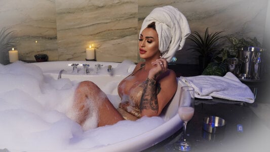 Nicol2Naya Bright, confident and full of naughty energy 😈 Foto 8