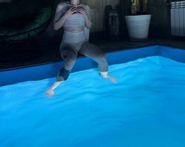 typical pool party od yoi_mika  4 snímek