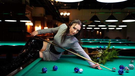 AliceAtkins 🌲🍊🎱 Pic 3