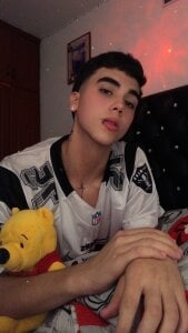 Kheyler_1 Wanting to be here with you so we can do so many together, something you will never imagine. 😏 Bilde