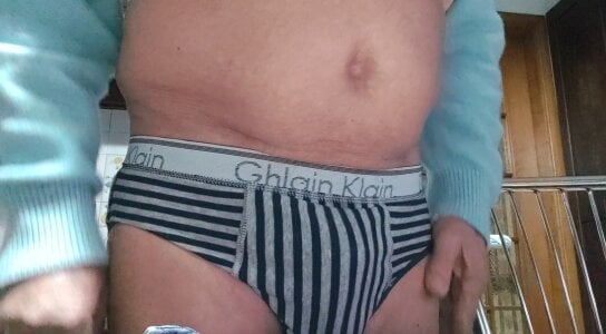 jhonschen's Lo misuro....ma è moscio..... Sex Photo 5