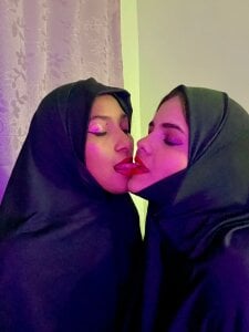 Arab_rainbow_girls