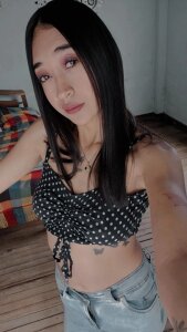 Judy_Hot Public Pic 7