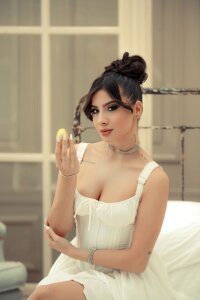 SamanthaClay Happy Easter Day🐰🤍 Pic 3