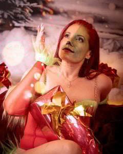 ada_mclaine Merry Christmas🎄2 Pic 2