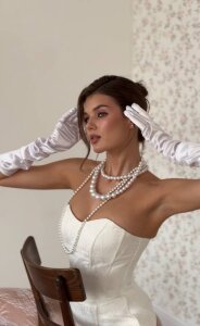 FloraDobb Public Pic 9