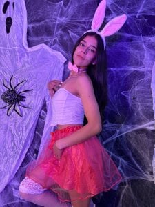 DanielaMonroe “Naughty bunny looking for someone to catch her” 🐇🔥 Gambar 3