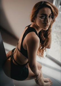 caroline_adams_ Public Hình 2