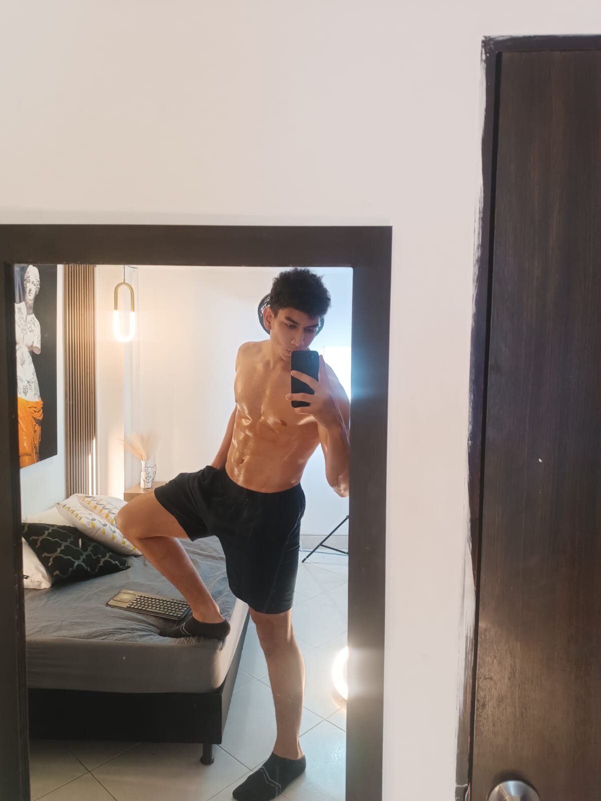 Трендове зображення  5889 Alan_Return