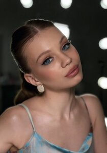 JanetPegg Public Pic