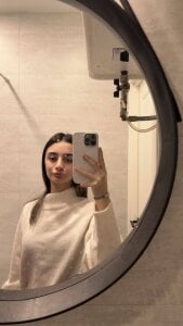 MableHort me and mirror time Pic