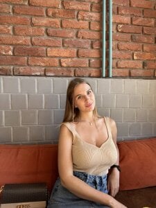 Ariana_Weinn Public Pic 3