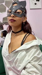 Camila_Ruiz_ On my pinky boots Billede