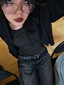 MeowMiaMeow What u think about black jeans? Pic
