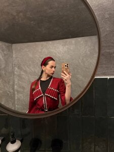 YvonneRobesのJUST ME🥰の 2枚の写真