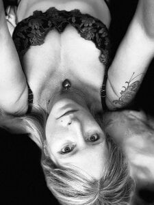 Hot-Toyah Public 2 Pic 5