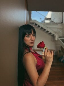 Penelope-Cross kullanıcısının Between us there’s a fire no one else sees.🔥 albümü -  2 fotoğraf