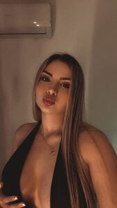 imVictoria_ Public Pic 2