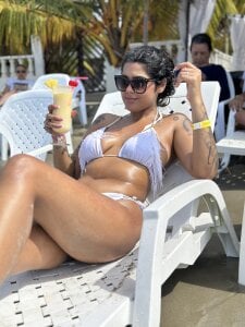 CaroBeach Thanks to you, I achieved a goal this year 😍🏖️ Pic 5