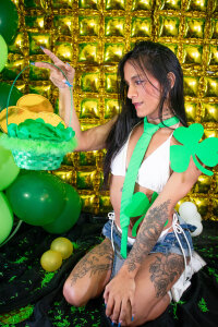 ReinaCuellar San Patricio 💚🍻 Pic 3