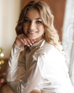 Anneta_blonde Public Pic 3