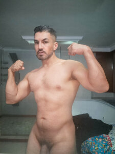 Gio_Linares Let's take a shower Pic 3