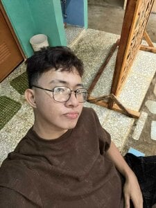 hello im ash de -asiantwink0000-  2 photos