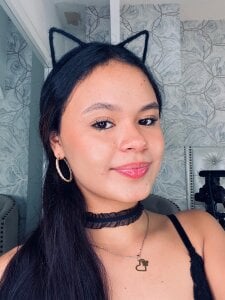 amara_rousse cute face Poză 4