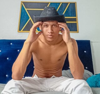 sexy_hot_latinos jayden Pic 2