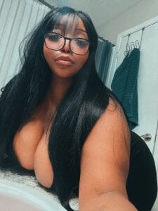 HOTMILFKATIEE BATHROOM SELFIES😜 Pic 3