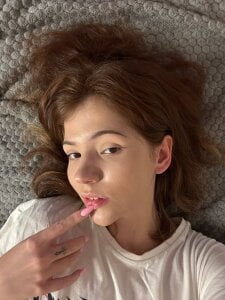 Why does my finger always end up in my mouth? od kxomorebi  3 snímek