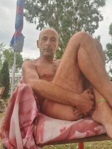 LuluEros Chill naked nd sexy at home 🏡 Pic 4