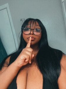 HOTMILFKATIEE BATHROOM SELFIES😜 Pic 2