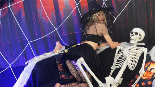 SiennaShapiro Trick or lick ?! 🎃 Pic 6