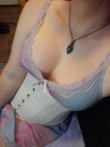 Faye_Wilde Public Pic 4