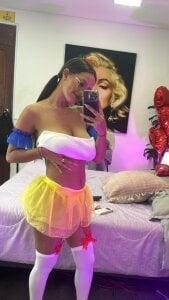 kendra_london Blancanieves💙💛 Pic