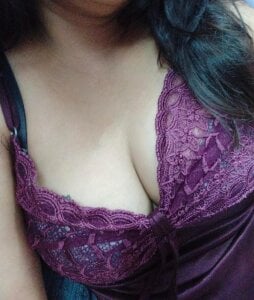 Sexybhabhidelhi Public Pic 2